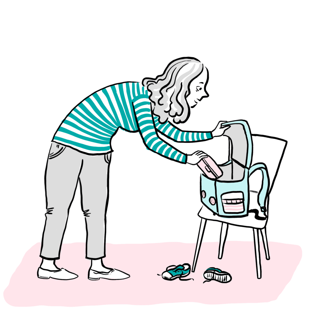 Alleinerziehende Mutter packt die Schultasche der Kinder. Dabei fragt sie sich, ob eine Trennungsvereinbarung oder eine Scheidung Sinn machen. Soll sie sich gar einen Anwalt nehmen? Gibt es eine Anwältin für Familienrecht in Luzern oder in der Zentralschweiz?